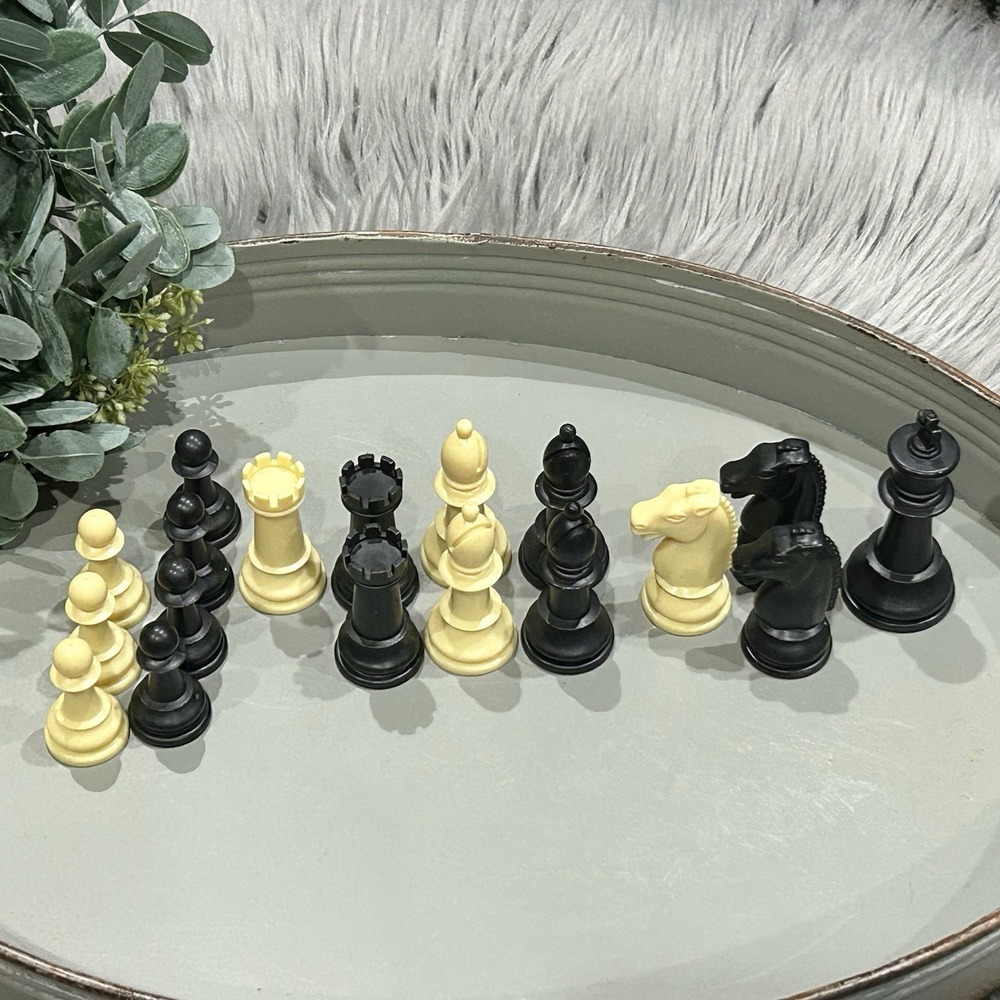 Milton Bradley Chess Men Replacement 18 Pieces Staunton Design 4807 Vintage 1969